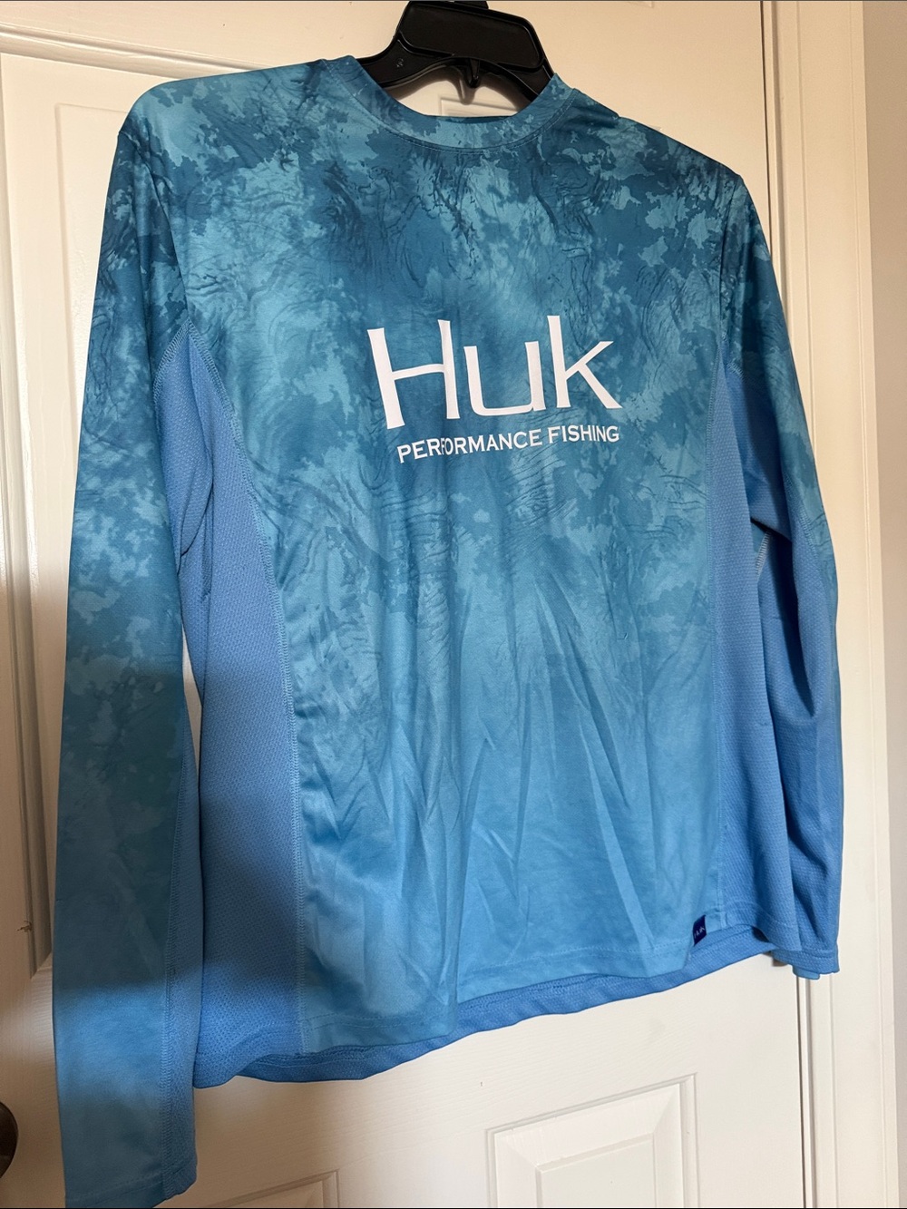 Huk Men's Long Sleeve Performance Shirt in Blue Ombre
